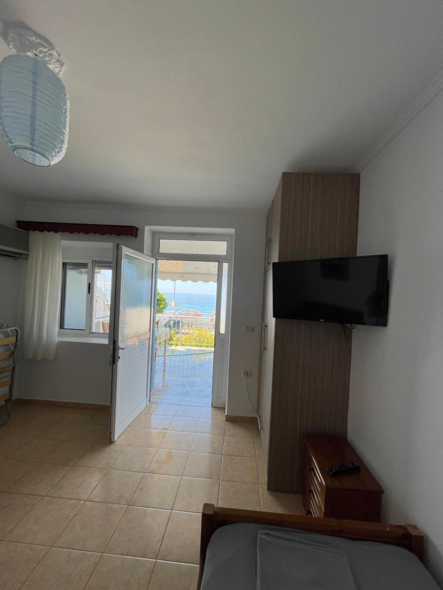 Vila Gusti Guest House Borsh Exterior photo