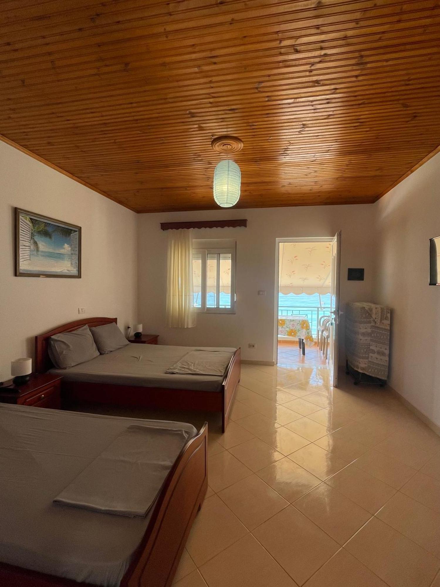 Vila Gusti Guest House Borsh Exterior photo